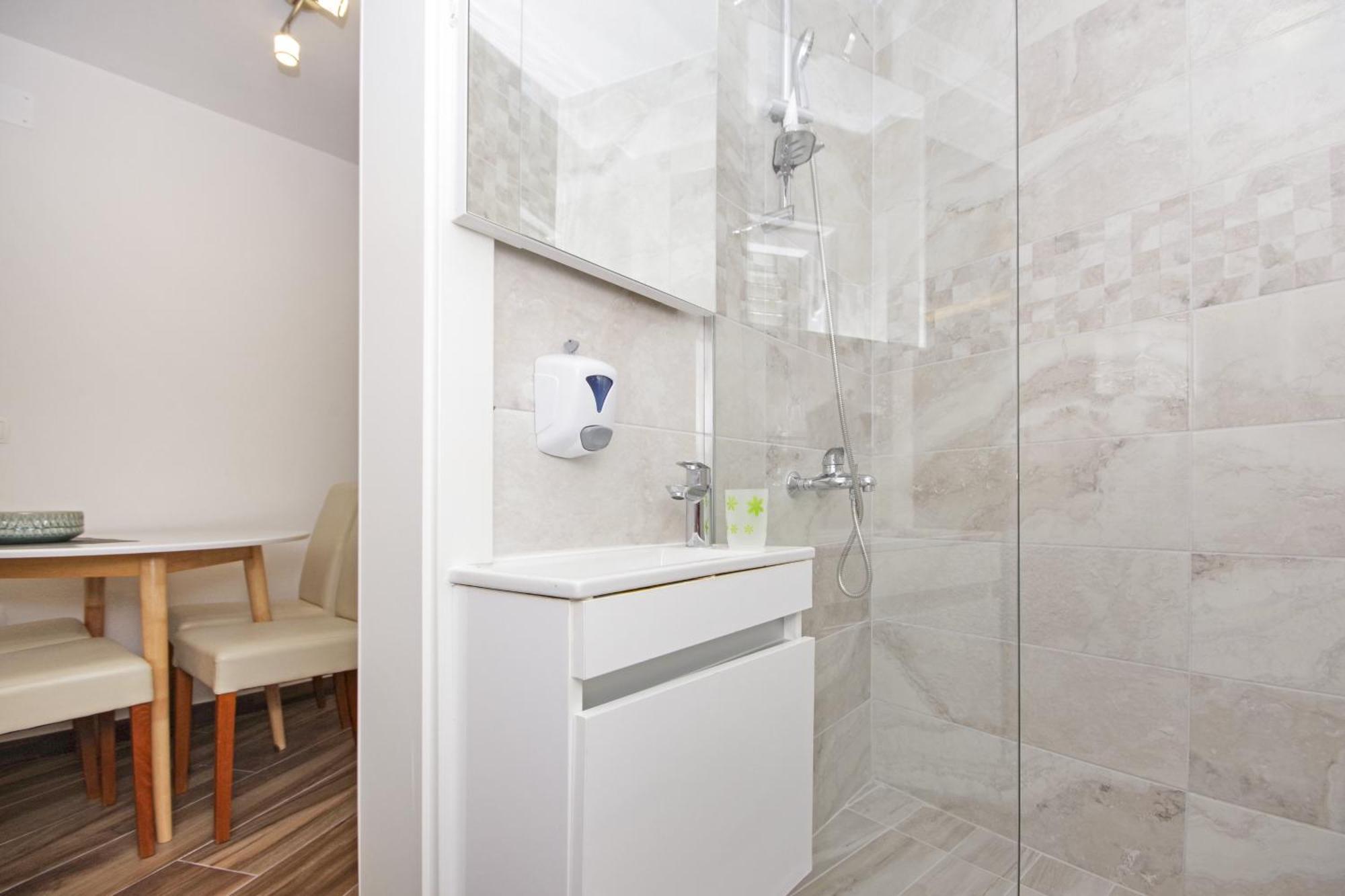 Apartments By The Sea Baska Voda, Makarska - 17570 Δωμάτιο φωτογραφία
